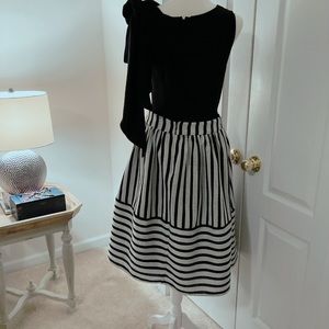 Black & white balloon skirt. Size 8, by Express.